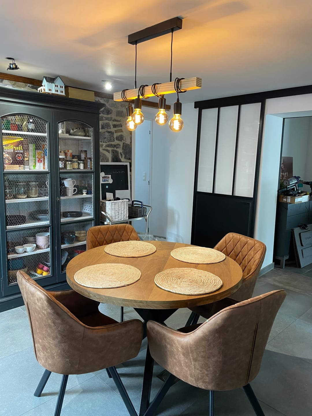 Customer photo review of Sila Tafel & Brione Stoelen - Combideal - 4 Stoelen