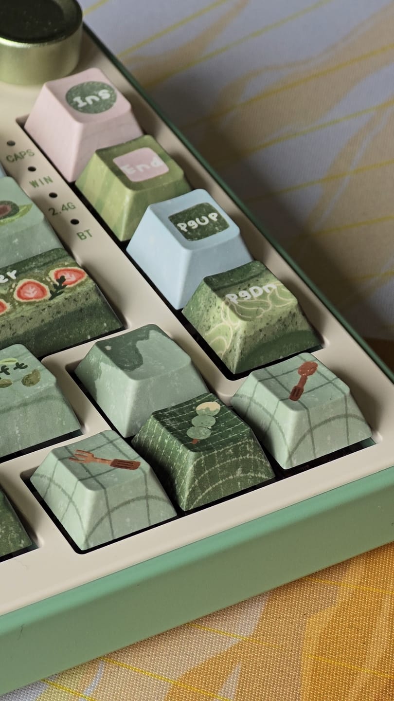 Customer photo review of KiiBOOM Sprout Picnic Keycap Set
