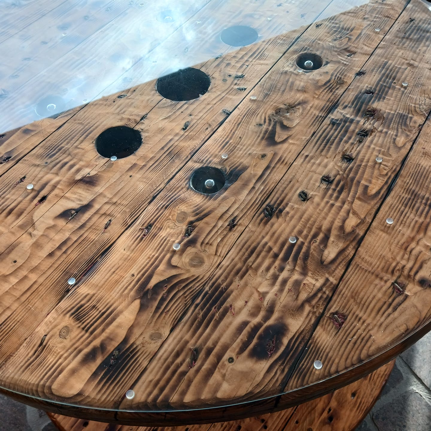 Customer photo review of Glasplatte Tisch Sicherheitsglas für Esstisch, Gartentisch, Weinfass - Rund