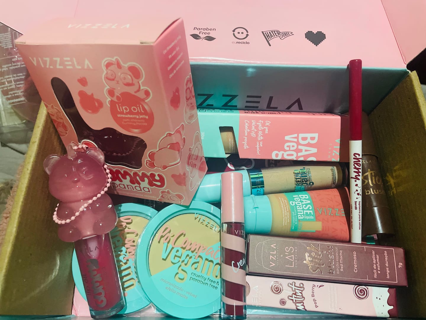 Customer photo review of Lip Oil Gummy Panda – VIZZELA