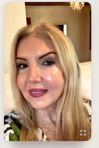 Customer photo review of Lipstick Farrah - Limited Edition