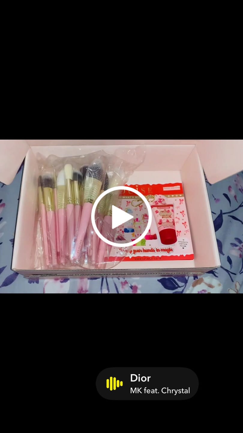 Customer video review of P.Louise 30-Piece Makeup Brush Bundle