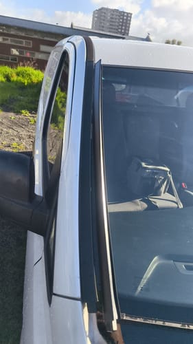 Customer photo review of Moldura Parabrisa Derecha Hyundai H1 2008 2019 Original 861324H000