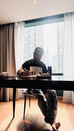 Customer photo review of New Era Street Swing Black Oversized Short Sleeve T-Shirt