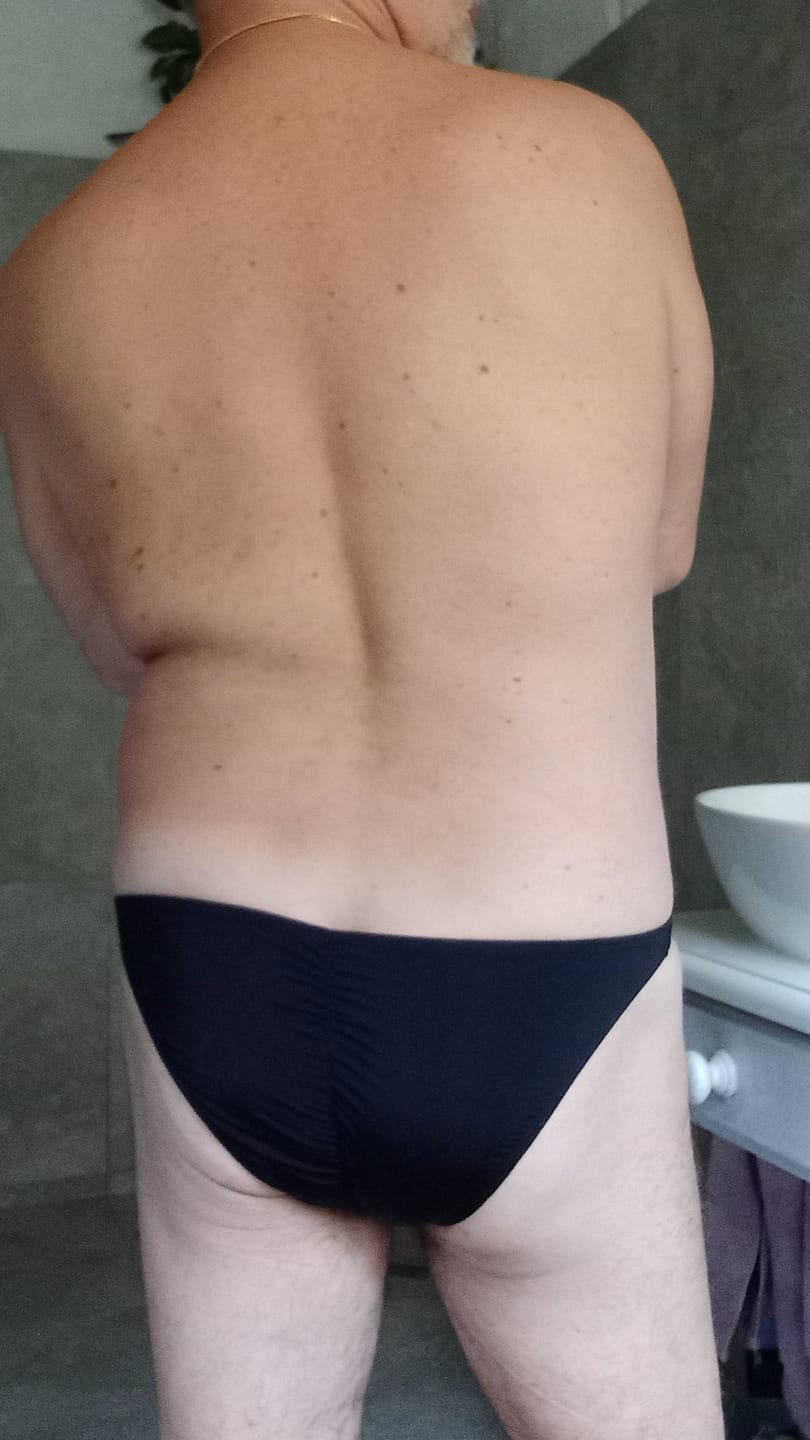 Customer photo review of Men's Wrinkled Light Breathable Low Waist Bikini Underwear