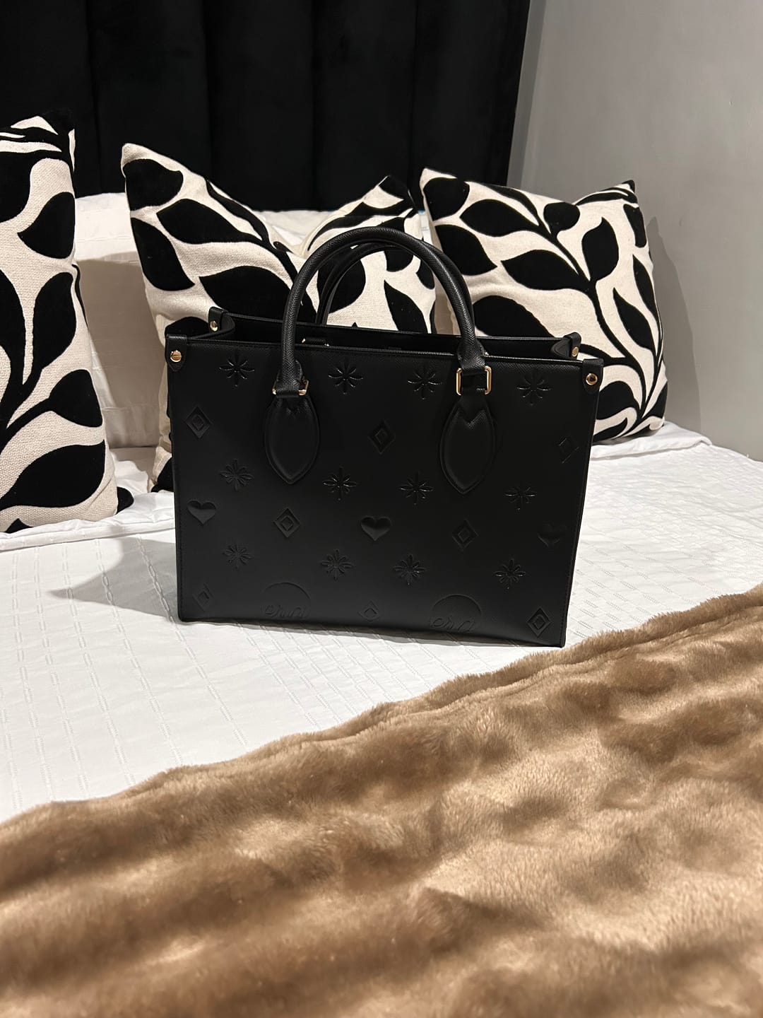 Customer photo review of The Carryall Icon Tote