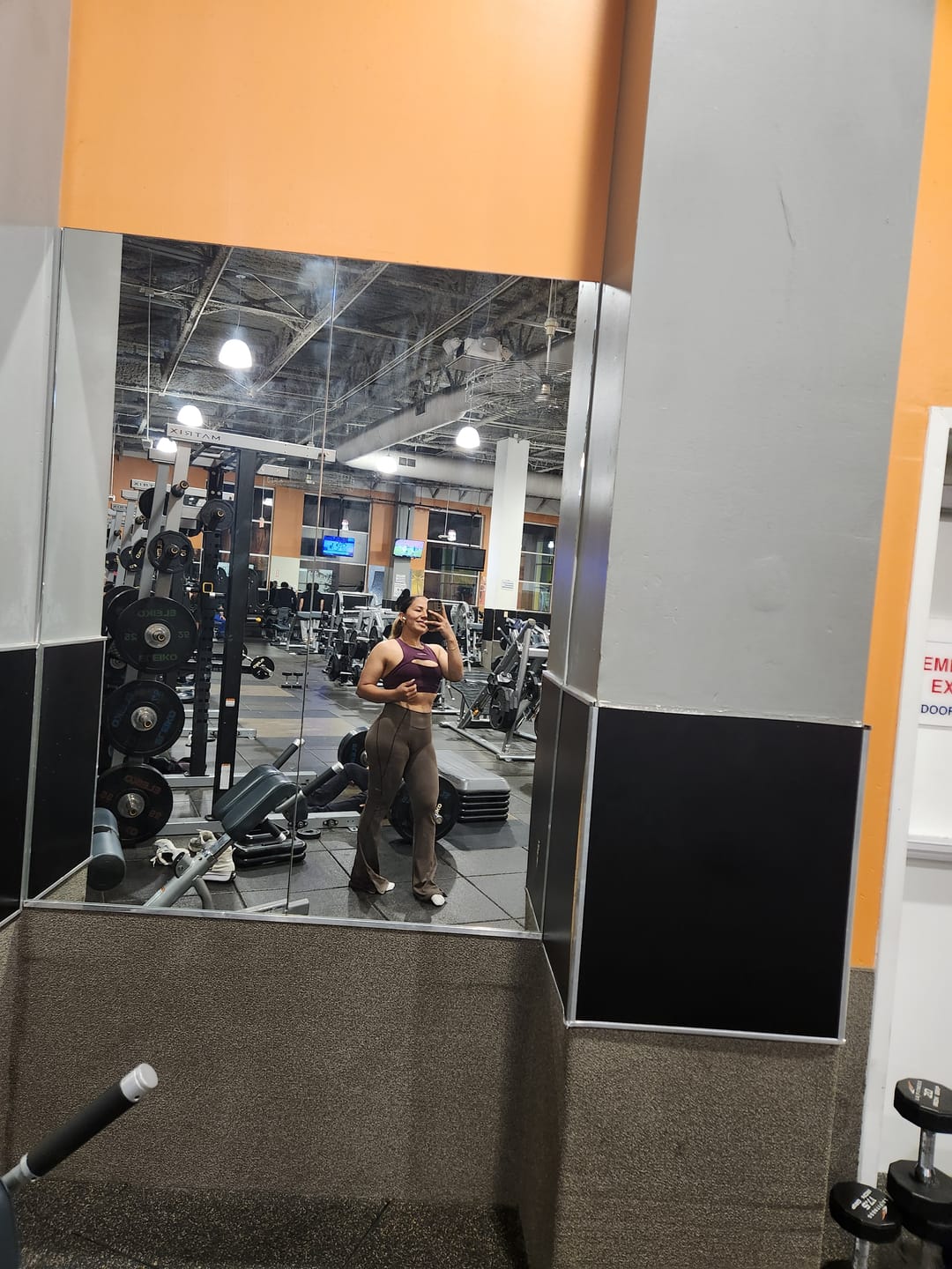 Customer photo review of W285 - Elevate flare leggings
