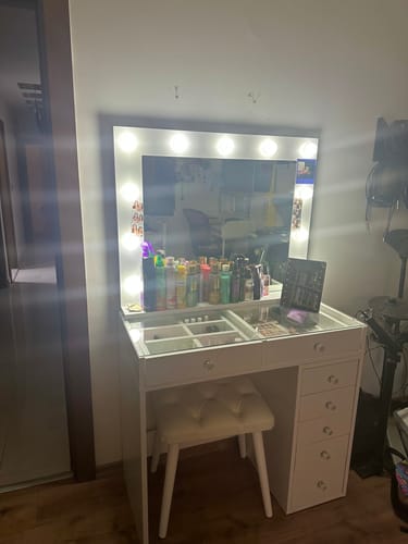 Customer photo review of Rani BJ160 Hollywood Işıklı Aynalı Kulis Makyaj Masası Cam Tablalı 7 Çekmeceli Takı Düzenleyici Puf Takım Beyaz