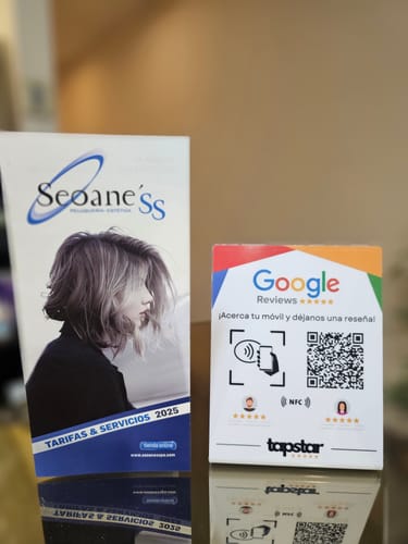 Customer photo review of Expositor Reseñas Google NFC y QR