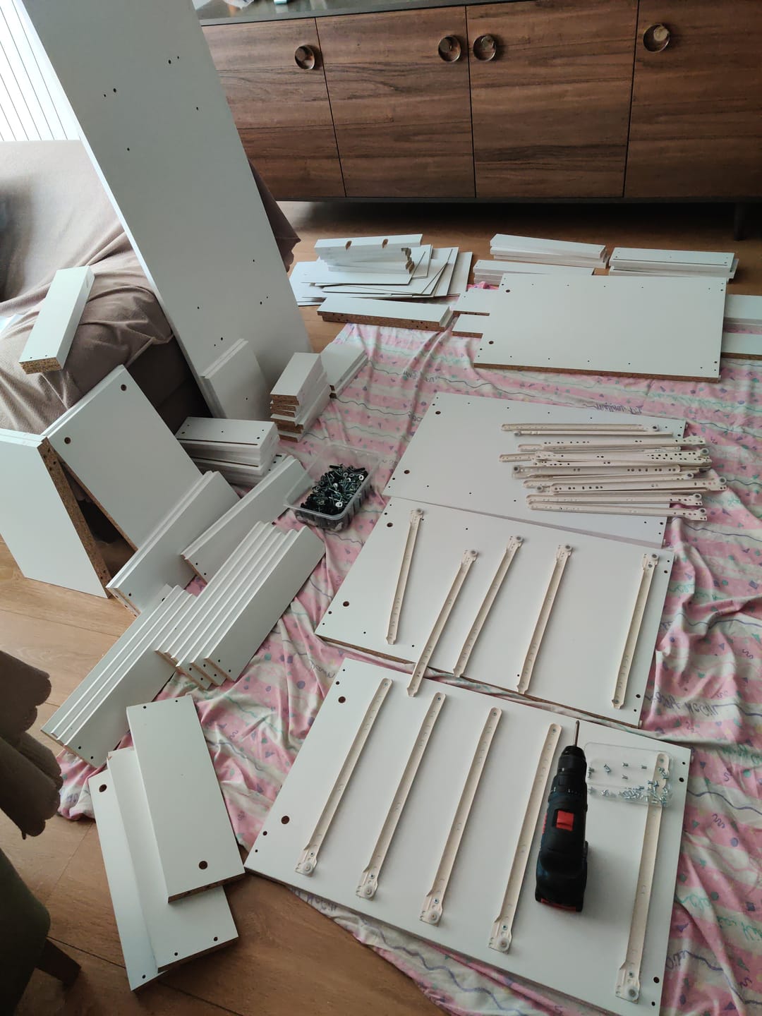 Customer photo review of Rani BJ119 Hollywood Işıklı Aynalı Kulis Makyaj Masası 13 Çekmeceli Takı Düzenleyici Beyaz