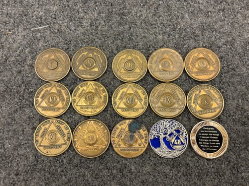 Customer photo review of 1 to 50 Year Sobriety Mint Twisted Tree of Life Gold Plated AA Recovery Medallion/Chip/Coin - Blue + Velvet Box