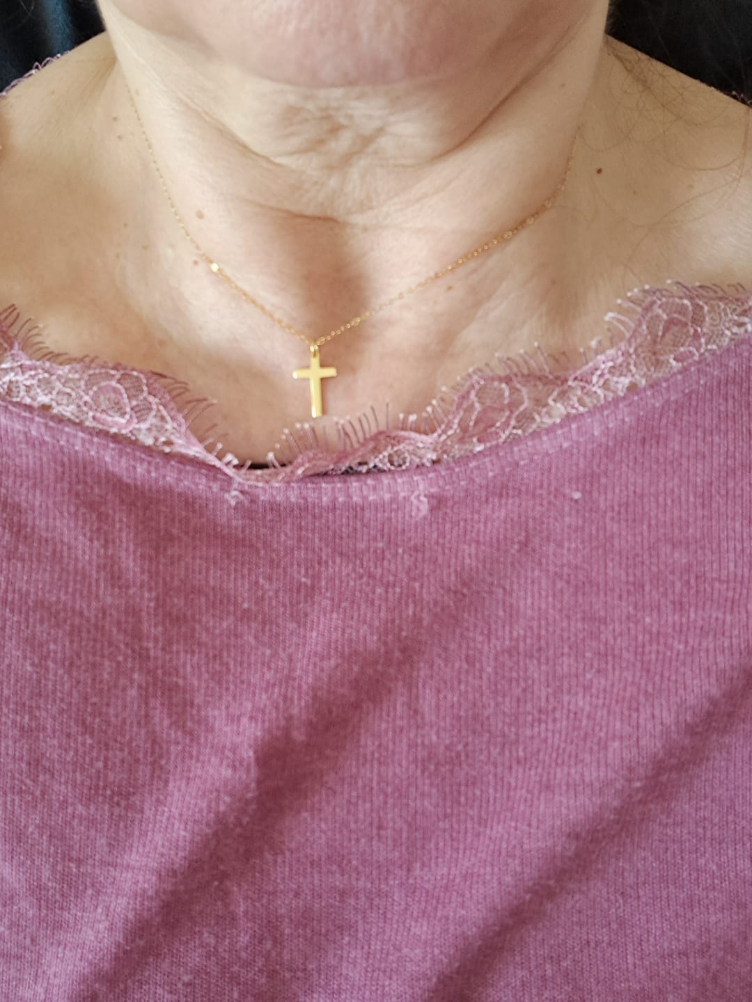 Customer photo review of Collier Croix Éclat Divin