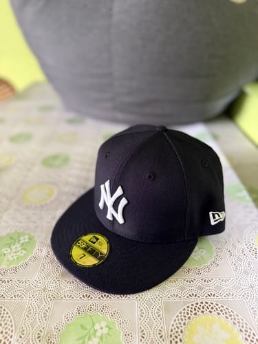 Customer photo review of 59FIFTY New York Yankees Navy Black Undervisor Fitted