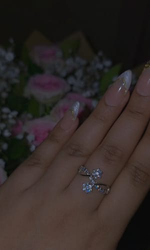 Customer photo review of MOISSANITE BLOOM RING
