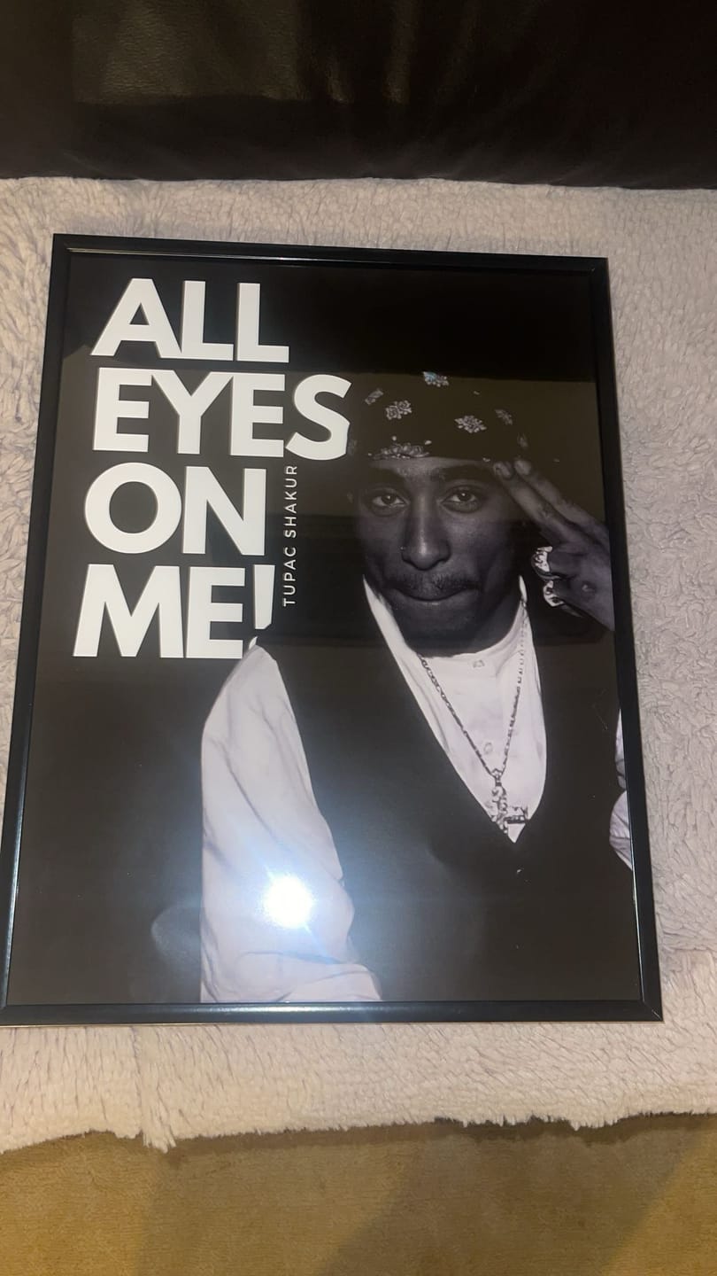 Customer photo review of TUPAC.