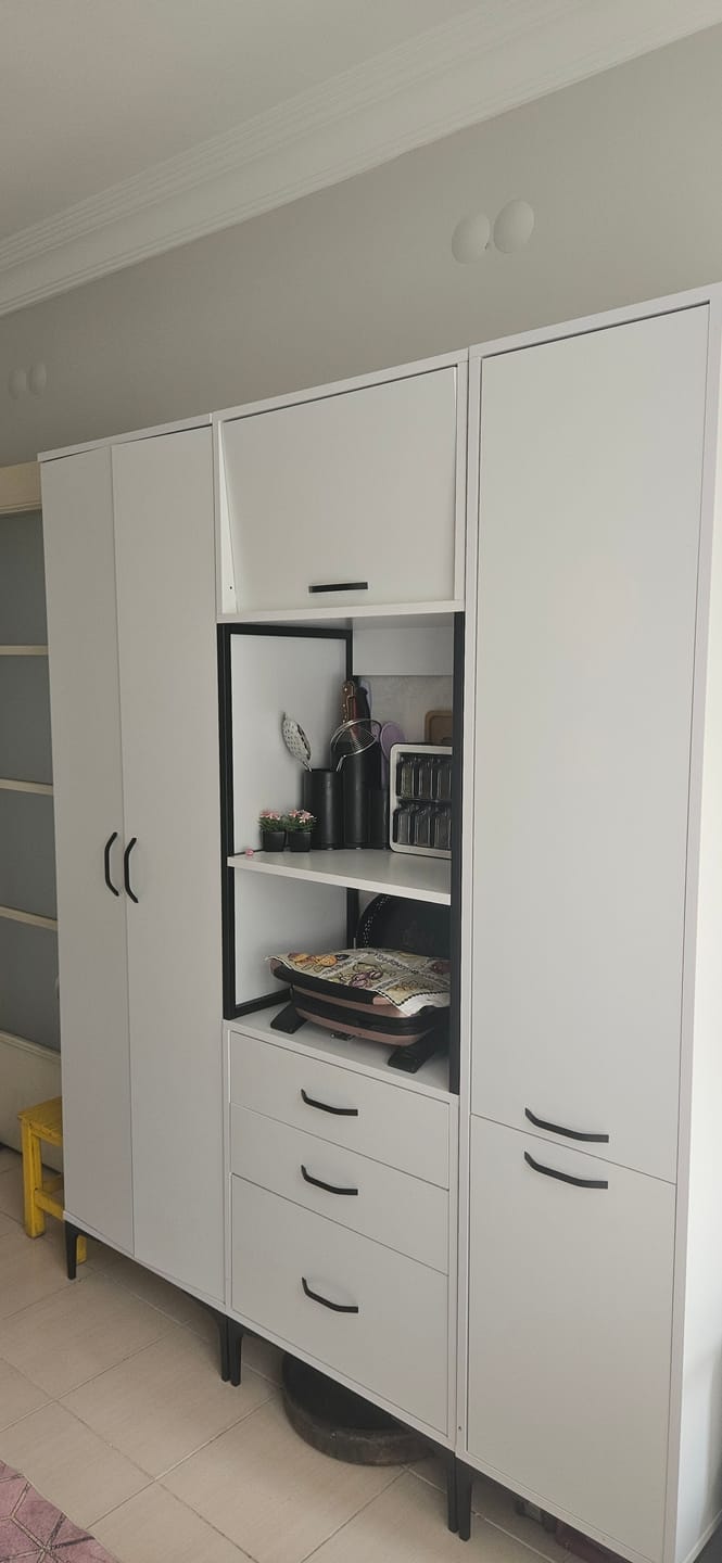 Customer photo review of Rani JE144 Çok Amaçlı Dolap 5 Kapaklı 3 Çekmeceli Kiler Mutfak Dolabı Beyaz