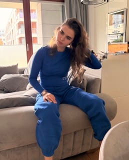 Customer photo review of LABEL LONGSLEEVE TOP ROYAL BLUE