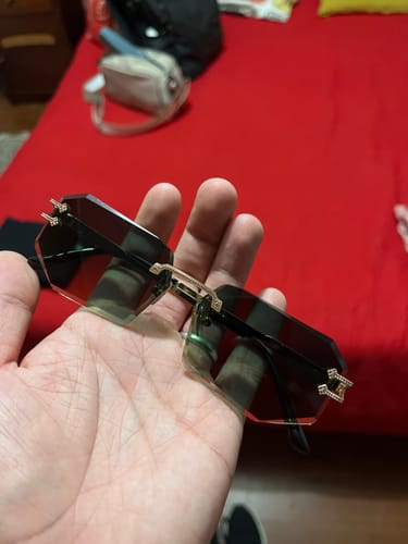 Reseña con foto de un cliente sobre Monaco Gold