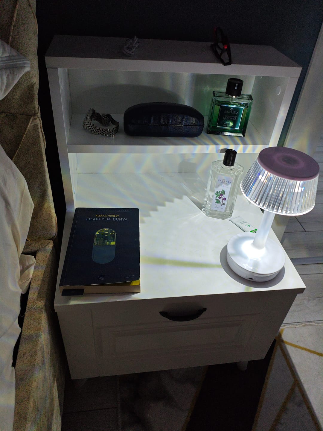 Customer photo review of Rani BD105 Komodin 2 Raflı Membran Çekmeceli Komodin Beyaz