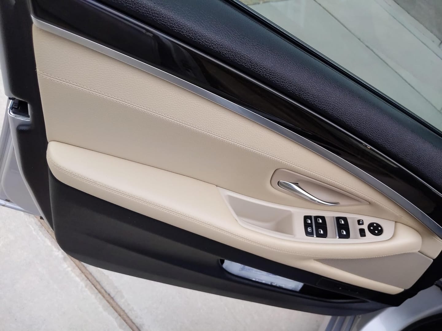 Customer photo review of For BMW 5 Series F10/F11 Inner Door Handle Cover Set – No-Disassembly Fix for Sticky/Melting Handles (2011–2017)