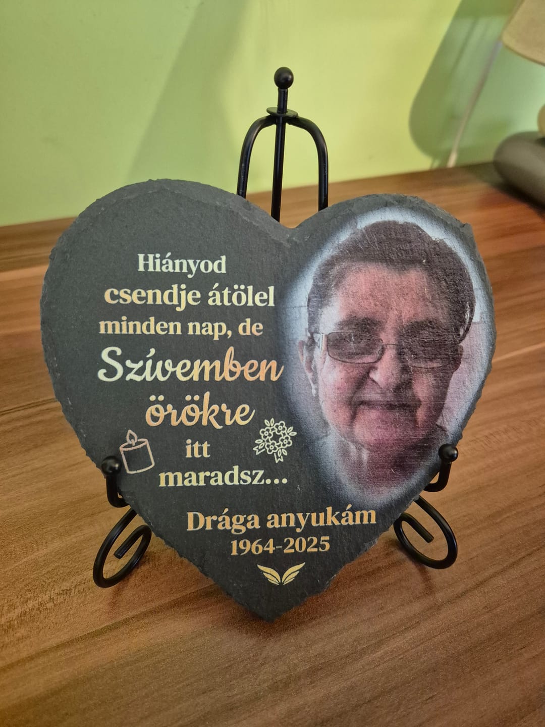 Customer photo review of NeFeledd - Személyre Szabott Emlékkő Szeretted Emlékére