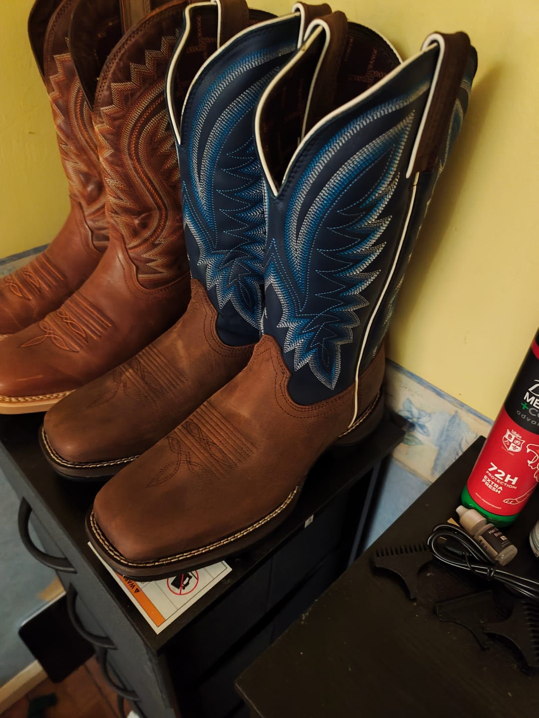 Customer photo review of Men's Rebel Western Boots