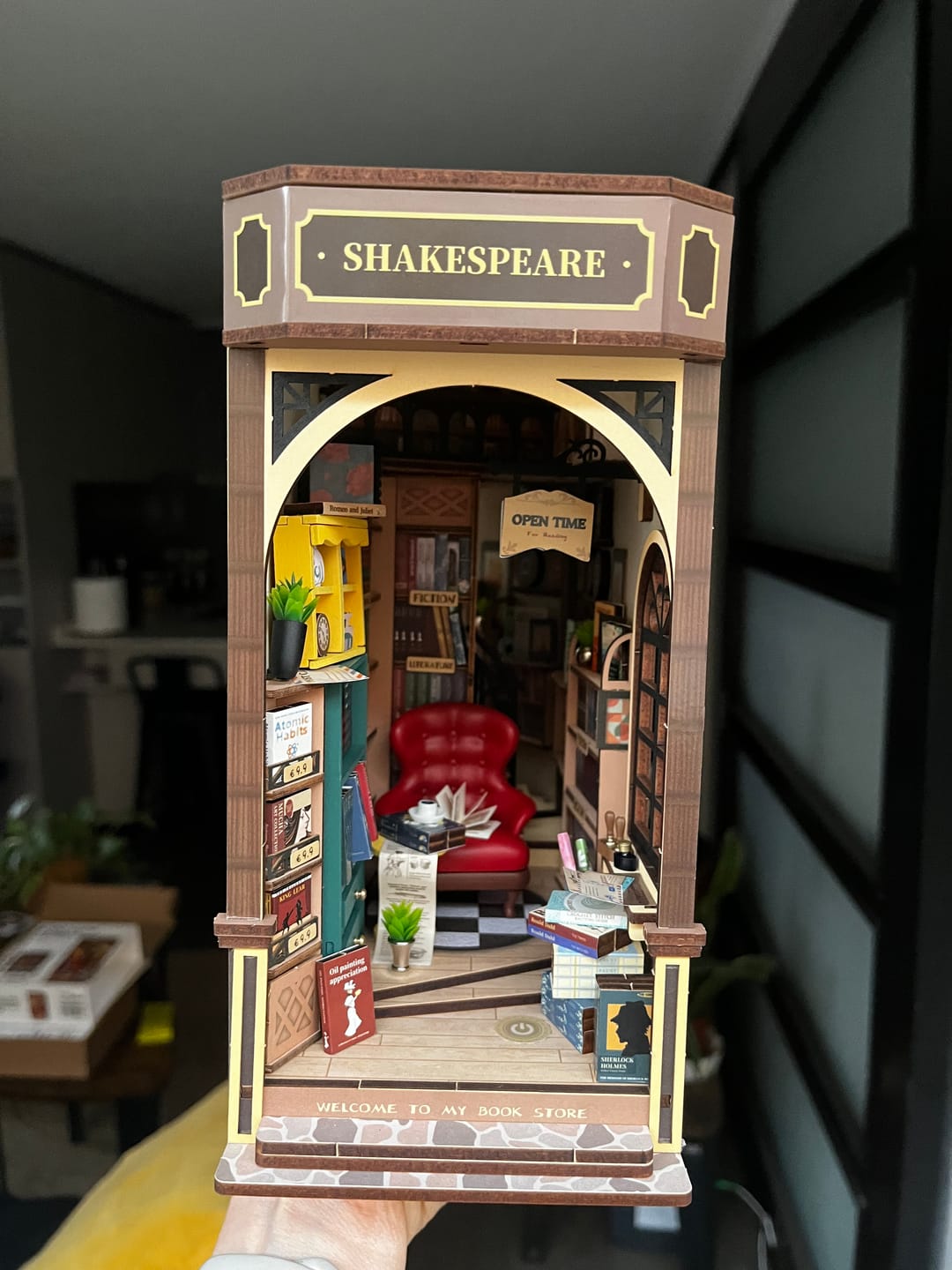 Customer photo review of Rolife Booknook & Wonderland - Separador de Libros Shakespeare Bookstore