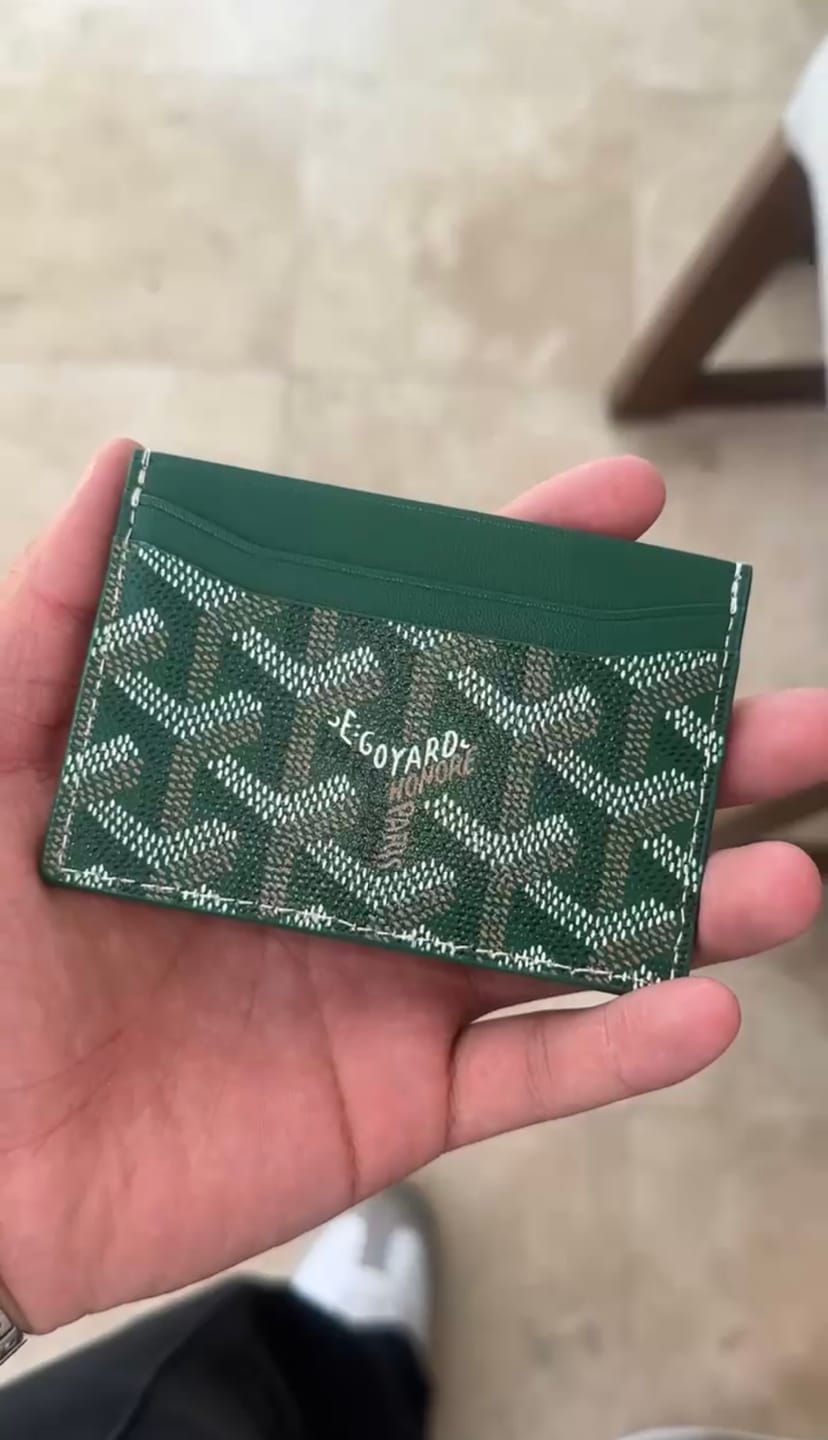 Customer photo review of Tarjetero ClasicGreen