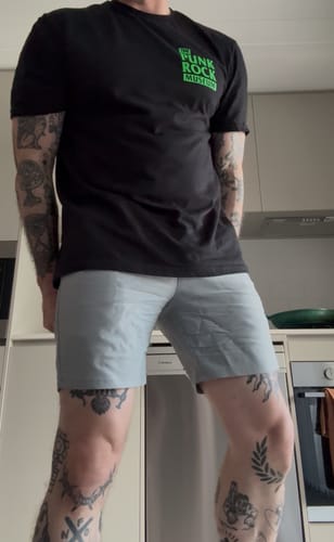 Customer photo review of Ultra-Stretch 7" Chino Shorts - Grey