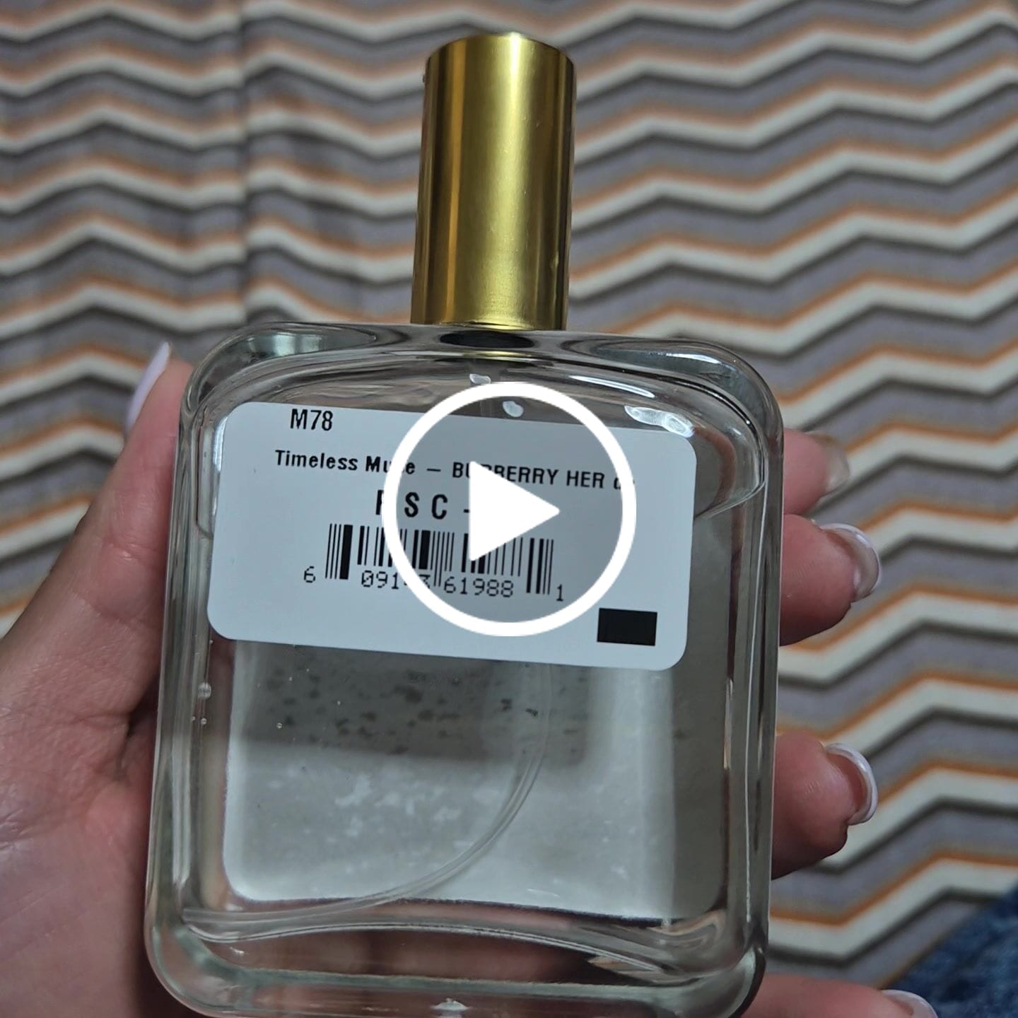 Customer video review of Timeless Muse - Inspirado en BURBERRY HER de BURBERRY 100ml-