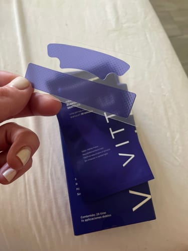 Customer photo review of Tiras Blanqueadoras Dentales VITTÉ | Tratamiento 42 días