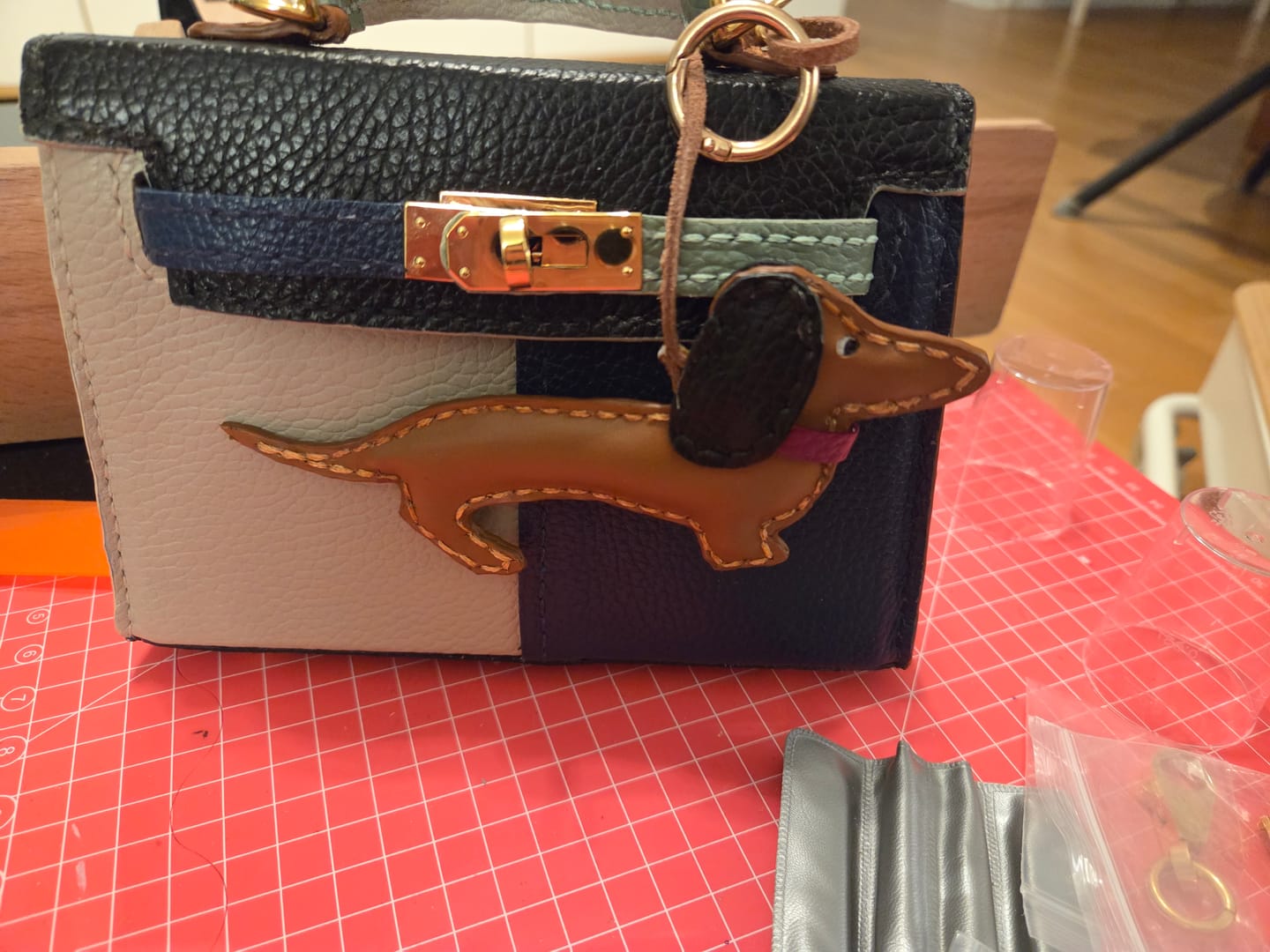 Customer photo review of Lederreste