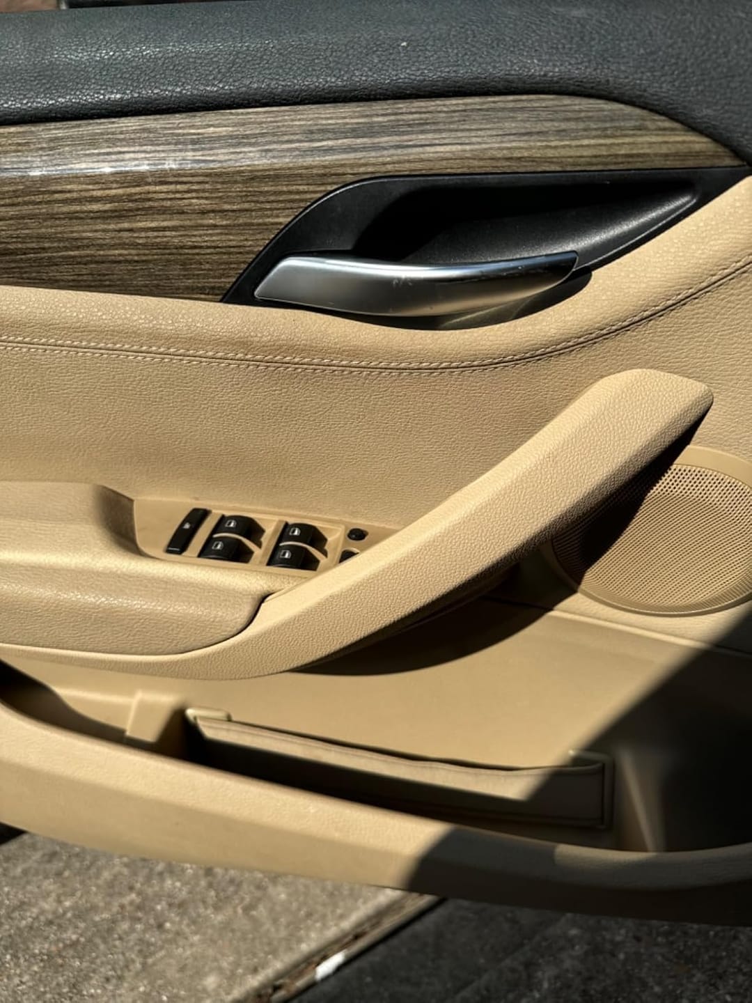 Customer photo review of Interior Door Handle Cover for BMW X1 E84 (2008–2015)