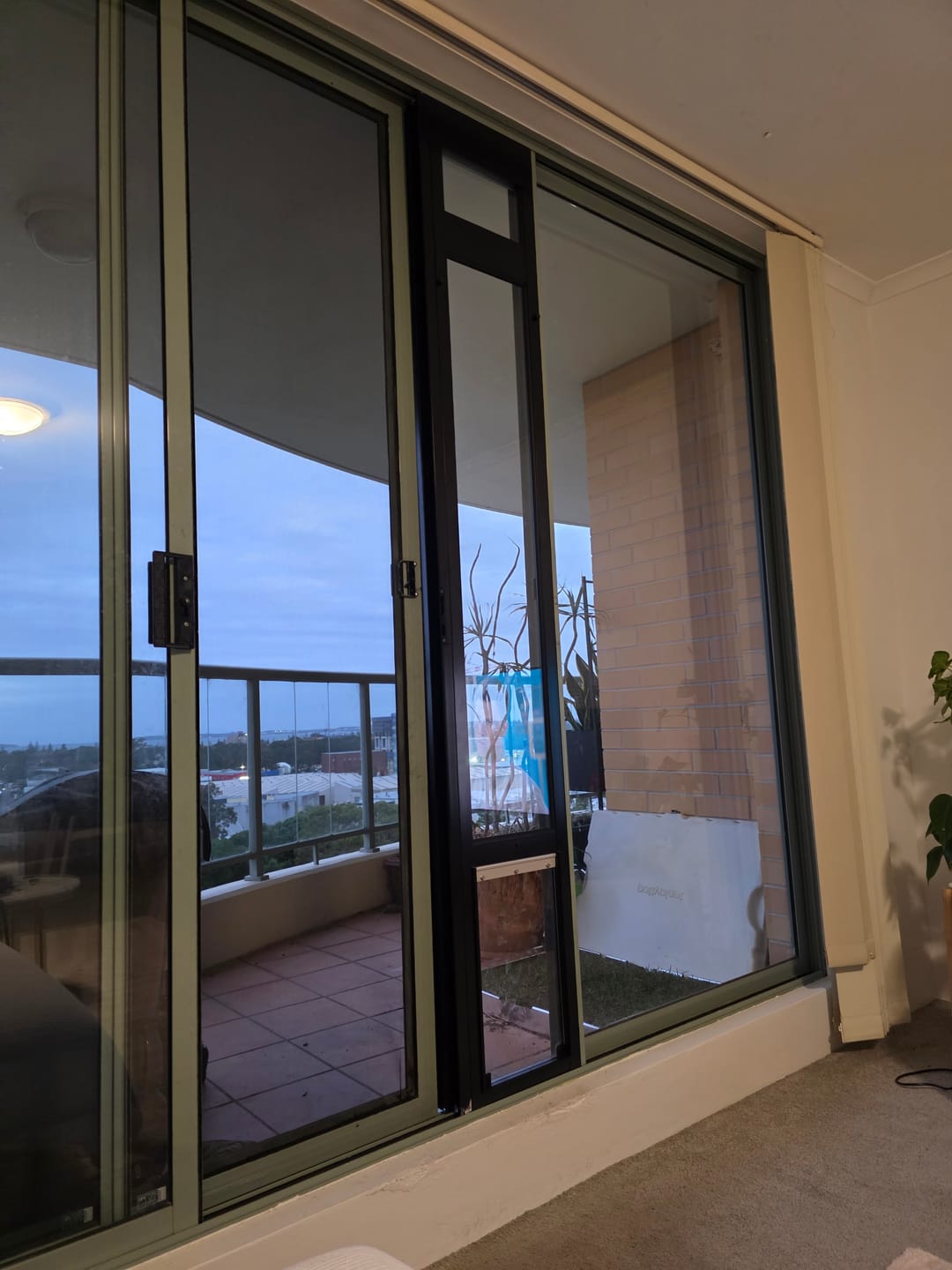 Customer photo review of Adaptor (Close+Lock Glass and Fly Screen door)