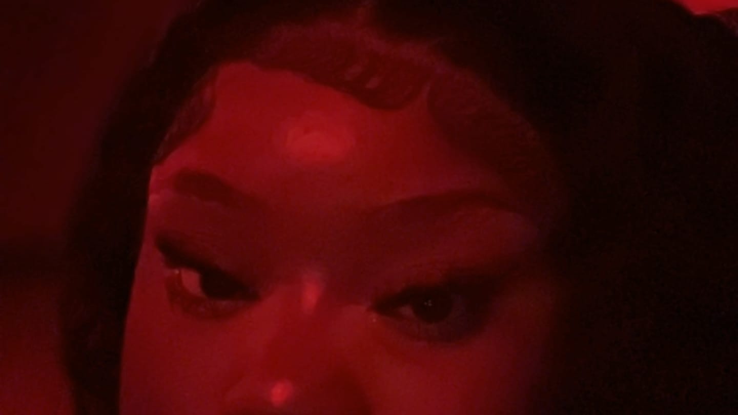 Customer photo review of Sensationnel Curls Kinks Textured Lace Kinky Edges Glueless Y-Part HD Lace Front Wig - KINKY BRAID OUT 20"