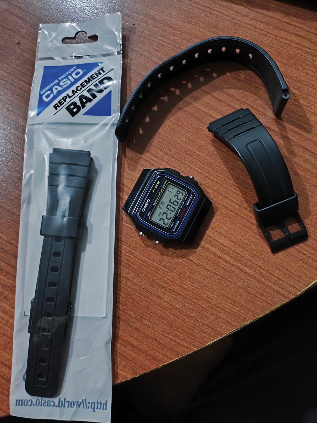 Customer photo review of Correa De Repuesto Casio Bands 71604002 (F-91W, F-105W, etc.)