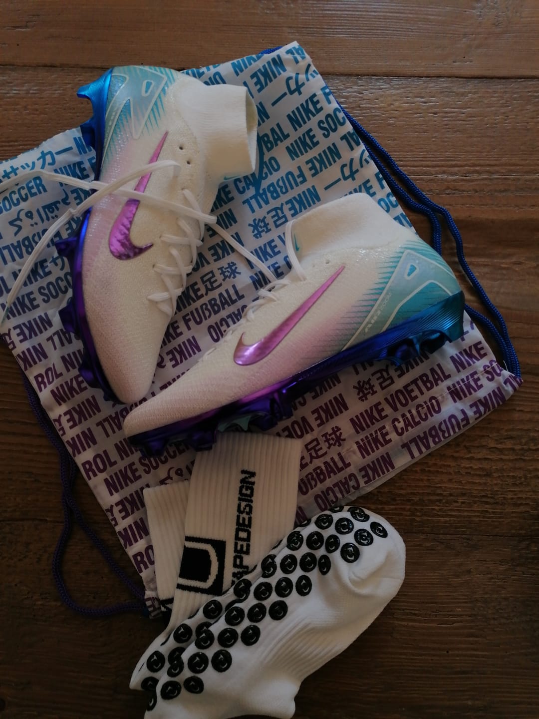 Customer photo review of Mercurial Superfly 10 Elite FG Chromatic Pack Blanc/Violet/Bleu