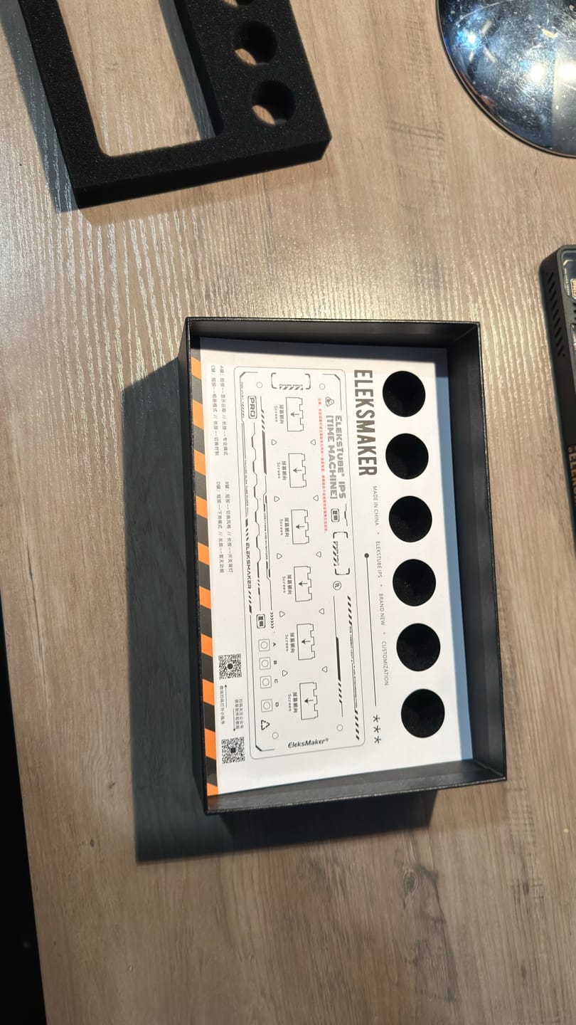Customer photo review of EleksTube IPS Pro GEN3 Limited Edition 6-Bit Digital Clock