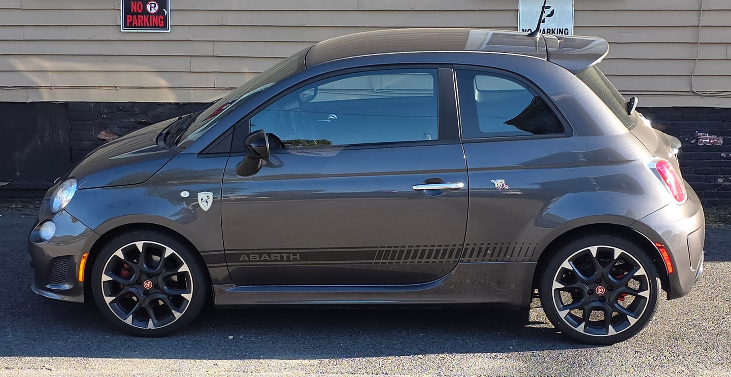 Customer photo review of Rocker panel w/ Abarth die-cut side decal set for Fiat 500 2007 & Up