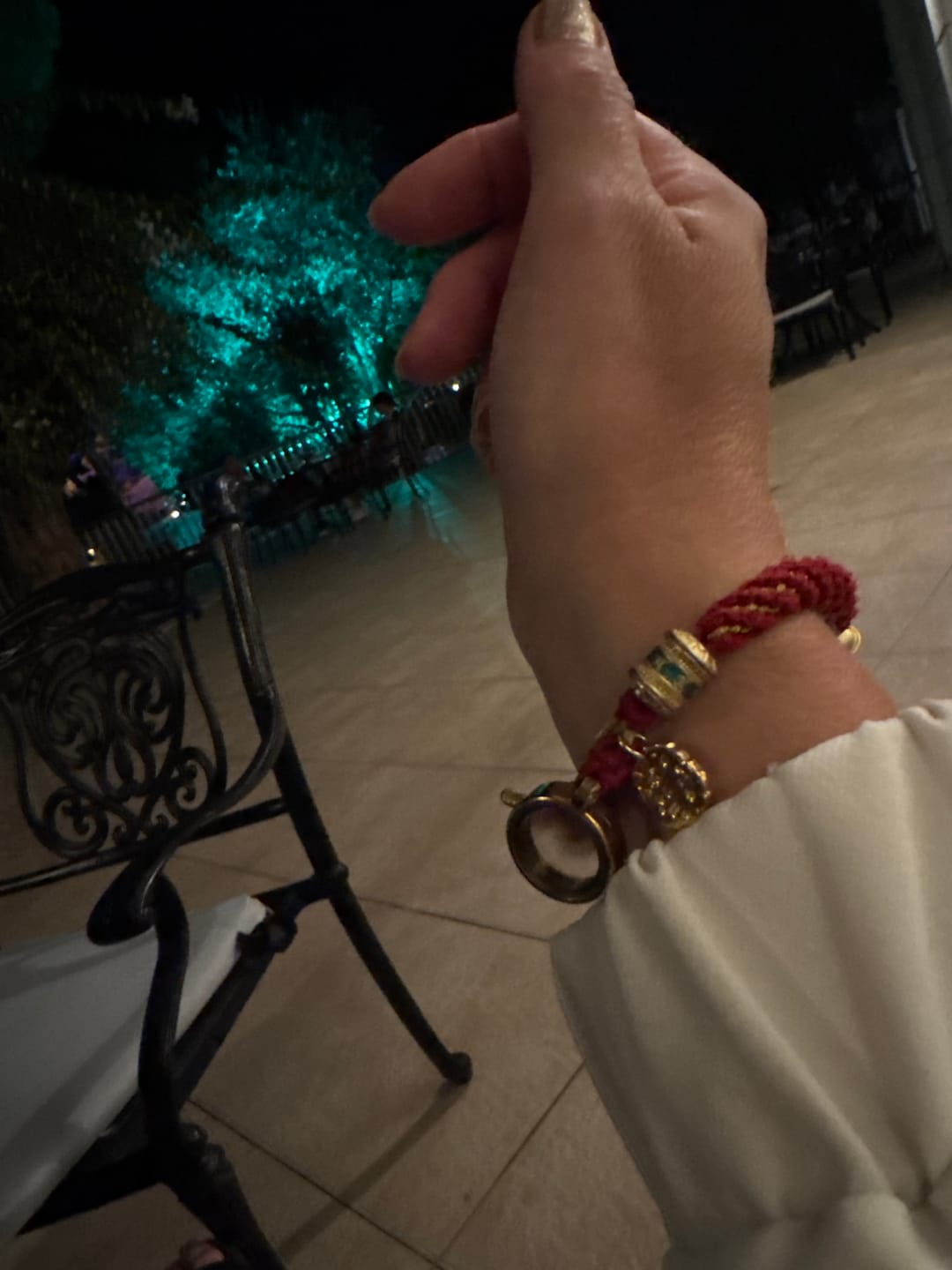 Customer photo review of Buddha Stones Tibetisches Om Mani Padme Hum geschnitztes Zakiram-Göttin des Reichtums-Charm-Amulett-Armband