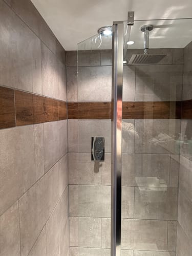 Customer photo review of Hudson Reed 300mm Hinged Flipper Screen with Support Bar - Chrome