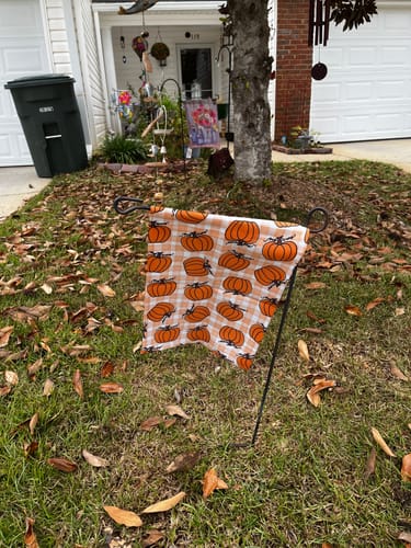 Customer photo review of Subtle FDT Autumn Pumpkin Garden Flag