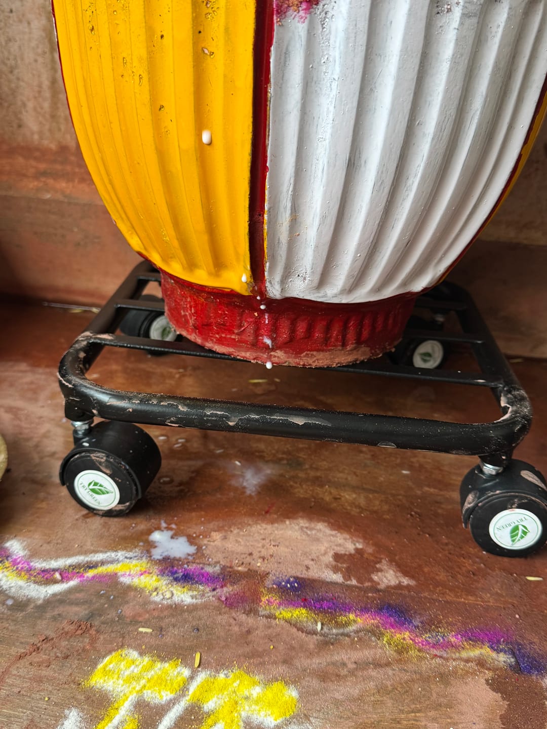 Customer photo review of TryGreen Daze Wheel Rolling Plant Stand for Planters