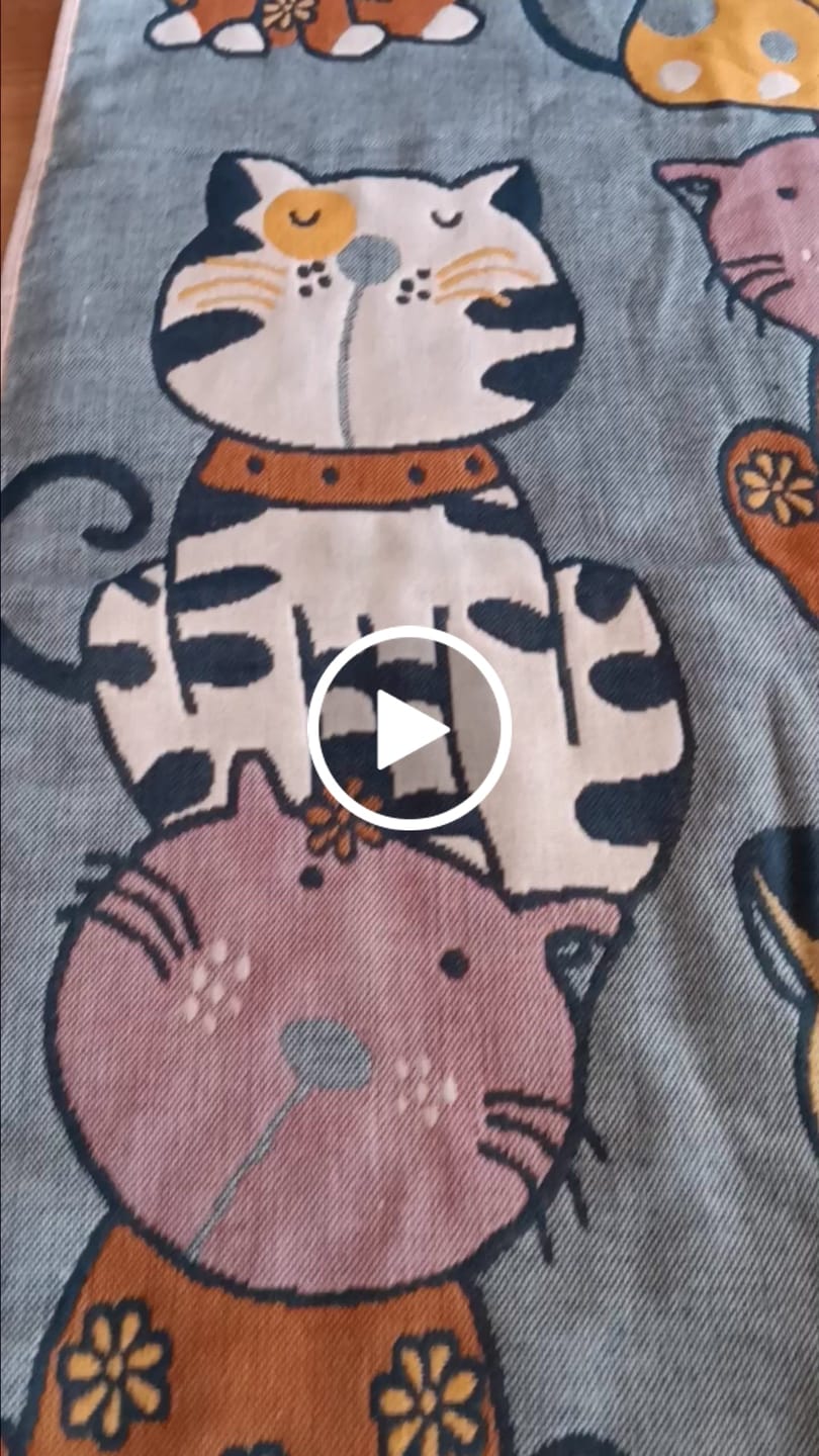 Customer video review of 100%Cotton Cats Adult Dual-side Bath Towel