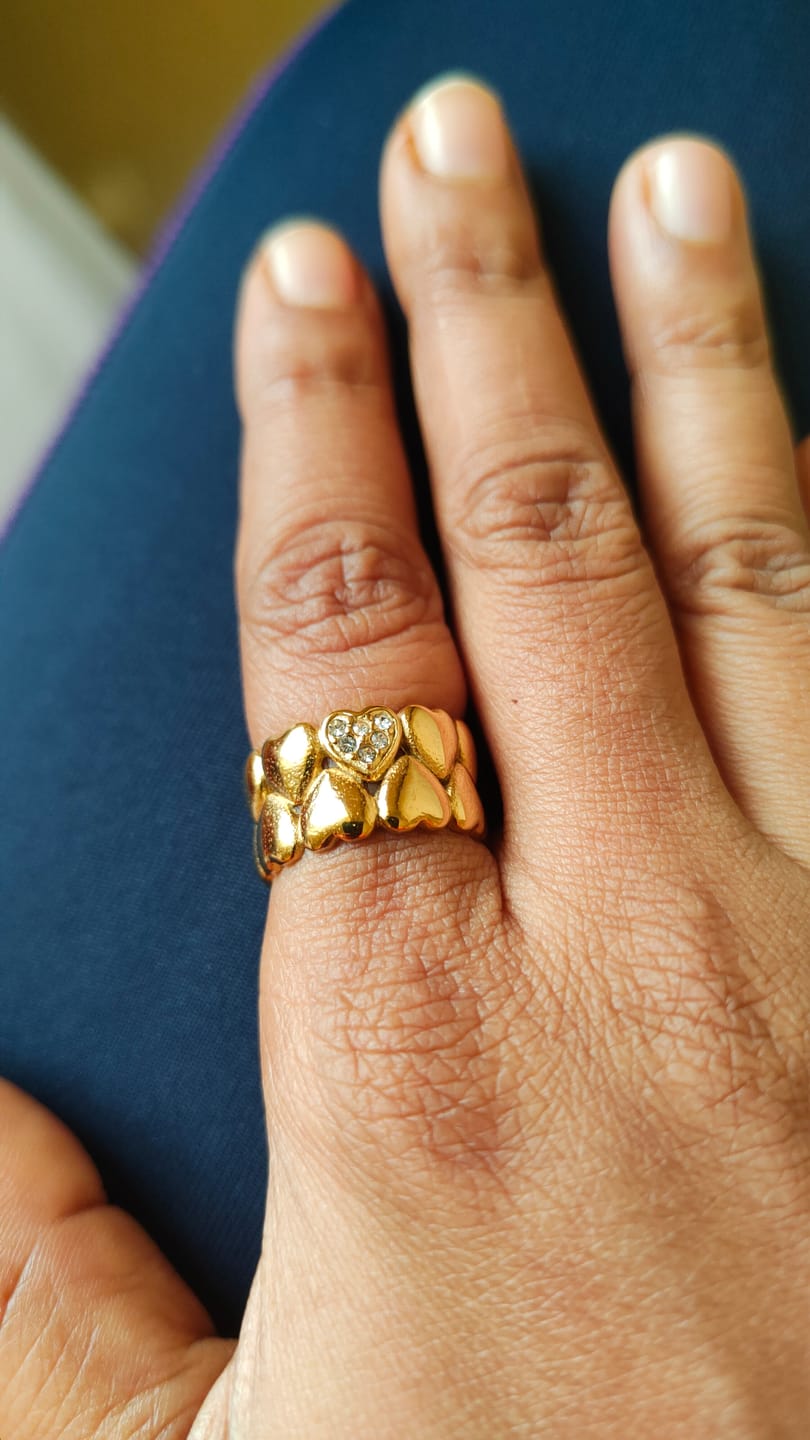 Customer photo review of Gold Hearts Band Ring