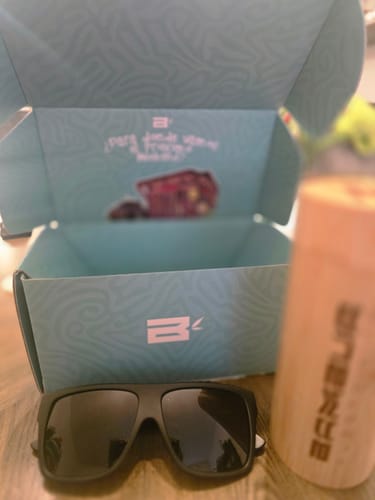 Customer photo review of Mis Raíces Black