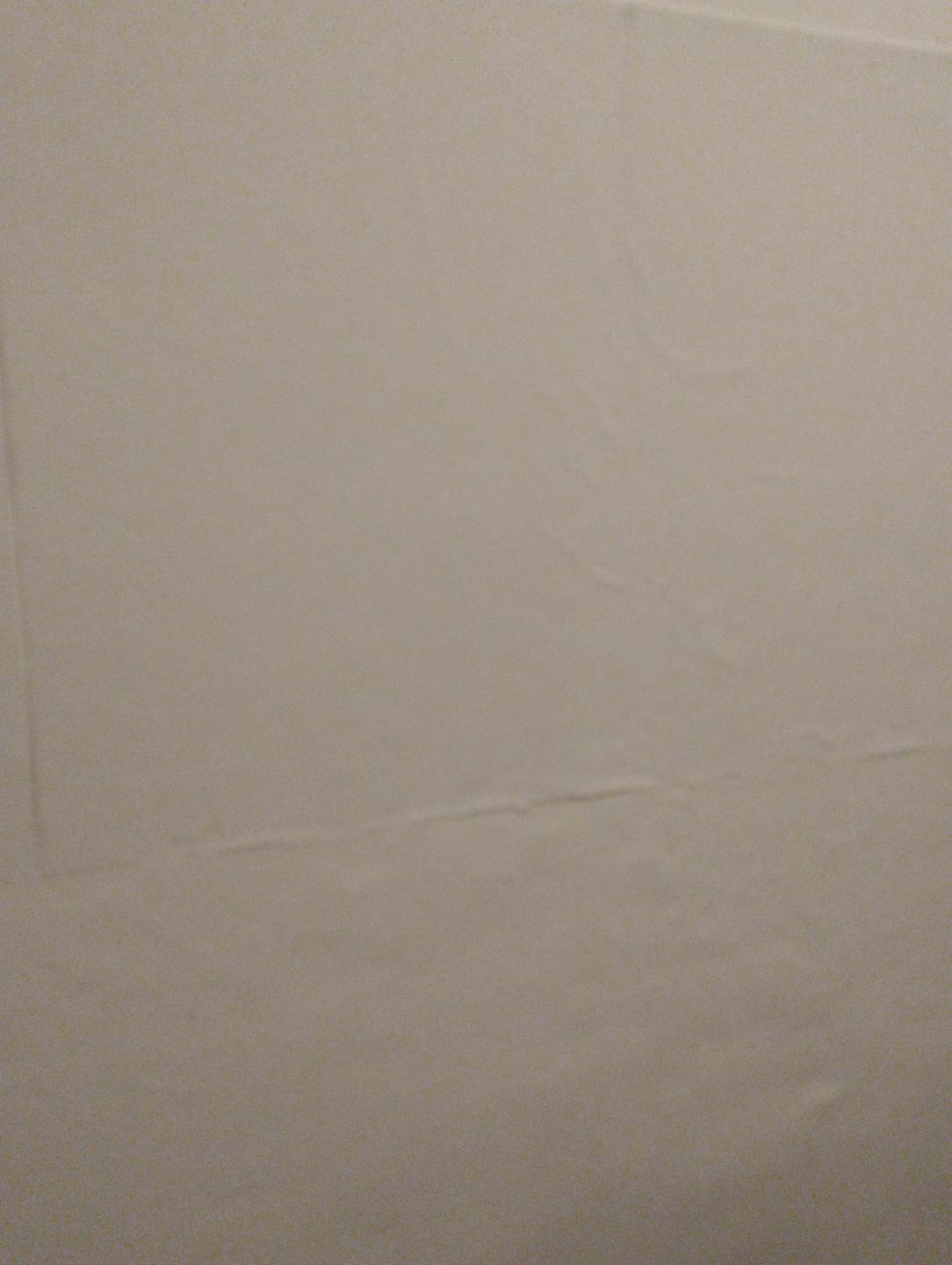 Customer photo review of Papel Tapiz Autoadhesivo Antihumedad para Pared – 10 m