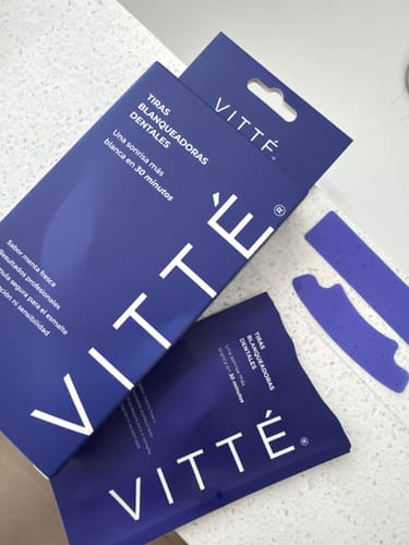 Customer photo review of Tiras Blanqueadoras Dentales VITTÉ | Tratamiento 56 días