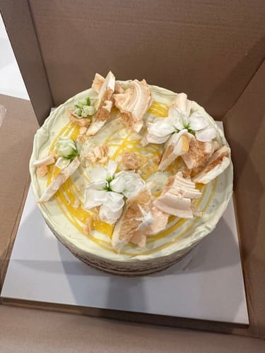 Customer photo review of lemon meringue cake