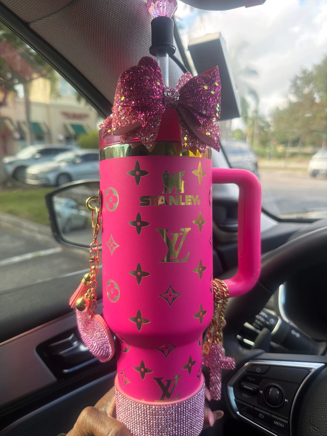 Customer photo review of Designer Holographic In-Car Insulated Cup 40OZ Free shipping by✈️✈️✈️